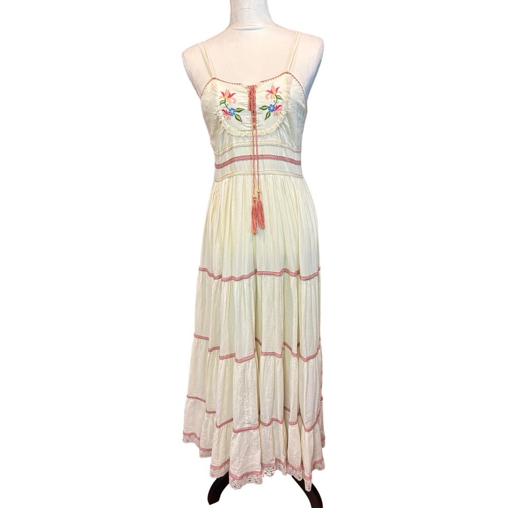 BNWT Chasing Unicorns Tiered Embroidered Boho Prairie Maxi Dress Cream Lace